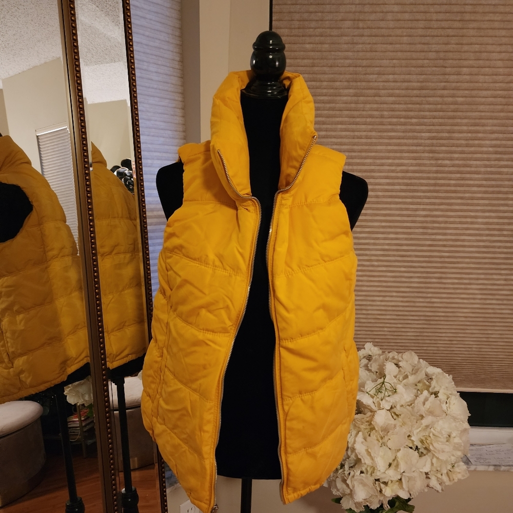 Old Navy yellow vest 💛